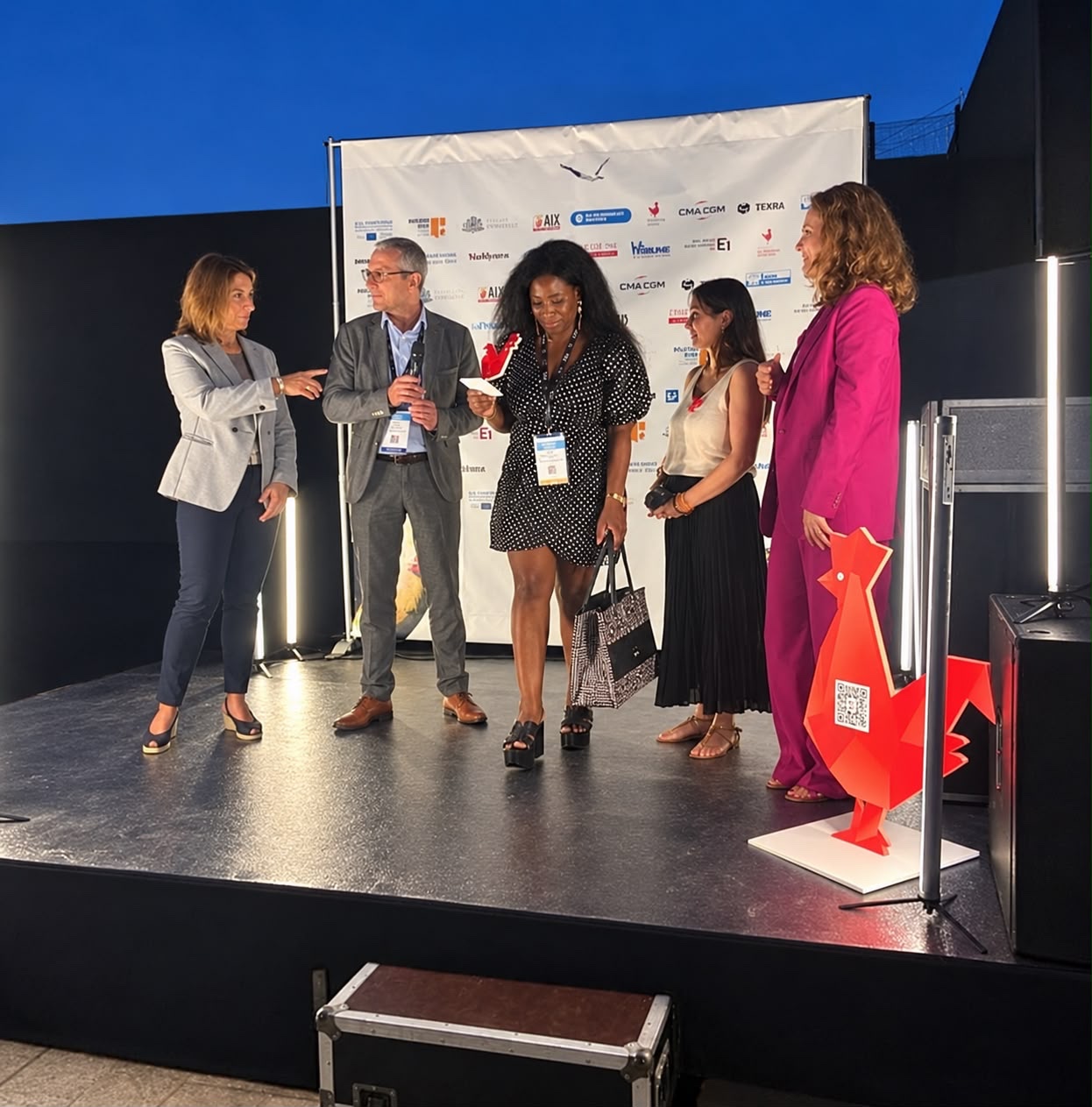 Remise de prix à Messina Guikoumé, aux côtés de Martine Vassal