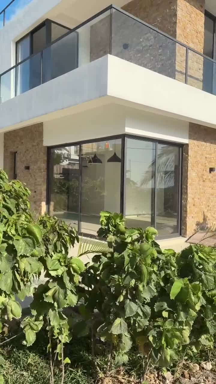 Réalisation Messibat contemporaine en terre crue et pierre à Nairobi